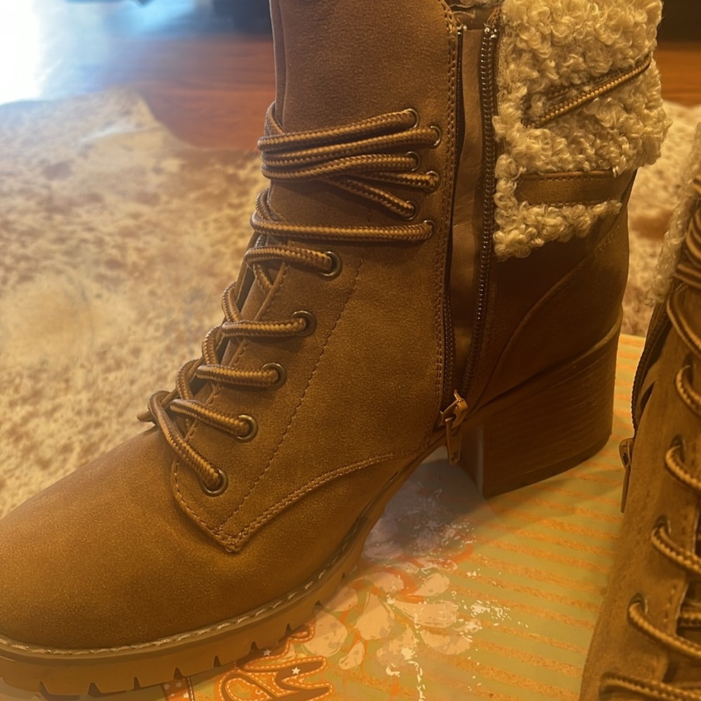 Euc. Booties. - image 2